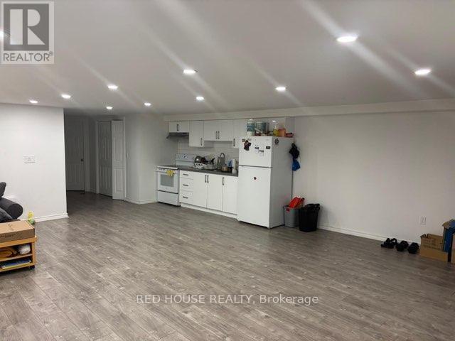 2768 Dundas St W in Toronto, ON - Building Photo