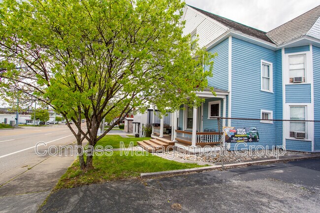 813 Hall of Fame Dr in Knoxville, TN - Foto de edificio - Building Photo