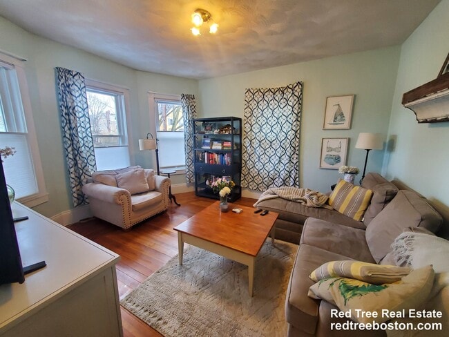 72 Marshall St, Unit 1 in Medford, MA - Foto de edificio - Building Photo