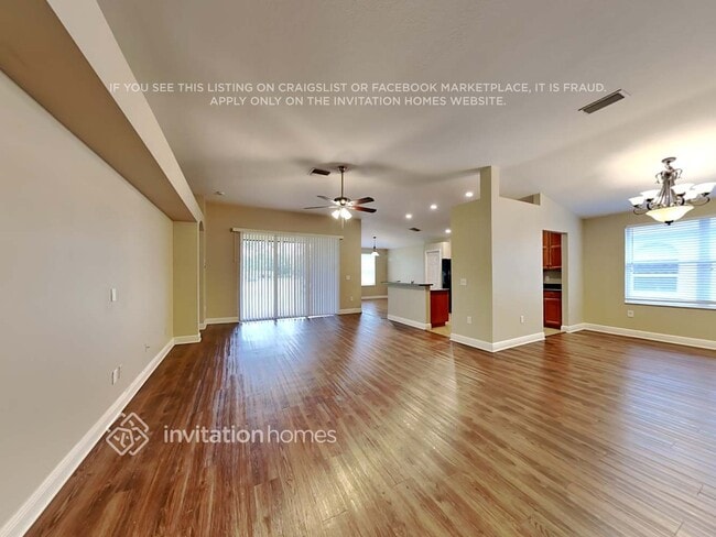 5530 S Sparrow Hawk Ct in Zephyrhills, FL - Foto de edificio - Building Photo