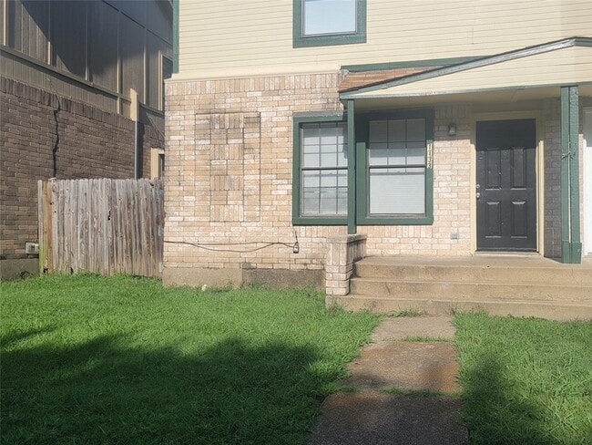 property at 1133 Houston Dr