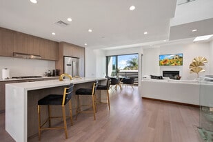 823 N Fuller Ave, Unit E in Los Angeles, CA - Building Photo