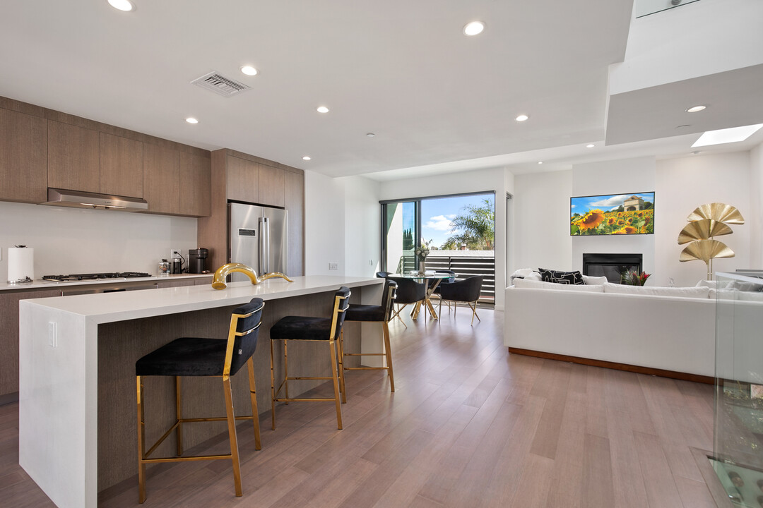 823 N Fuller Ave, Unit C in Los Angeles, CA - Building Photo