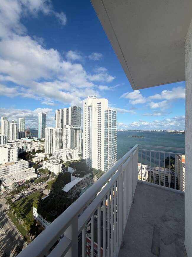 100 NE 23rd St, Unit A2 in Miami, FL - Building Photo - Building Photo