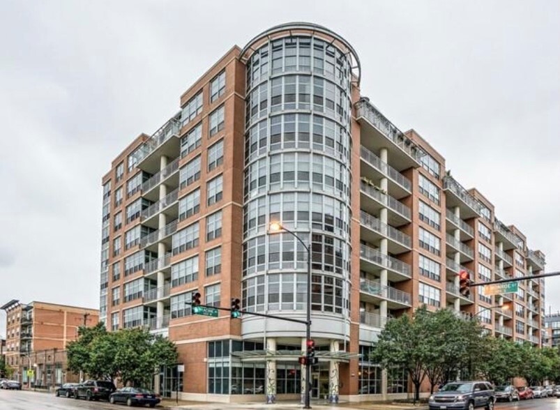 1200 W Monroe St, Unit 614 in Chicago, IL - Building Photo