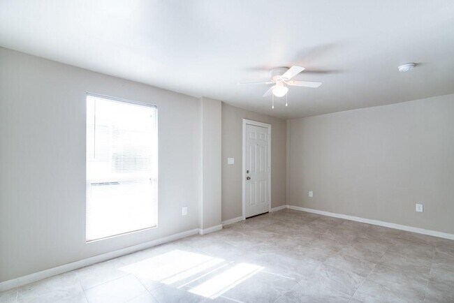 5327 Bell St-Unit -2 in Houston, TX - Building Photo - Building Photo