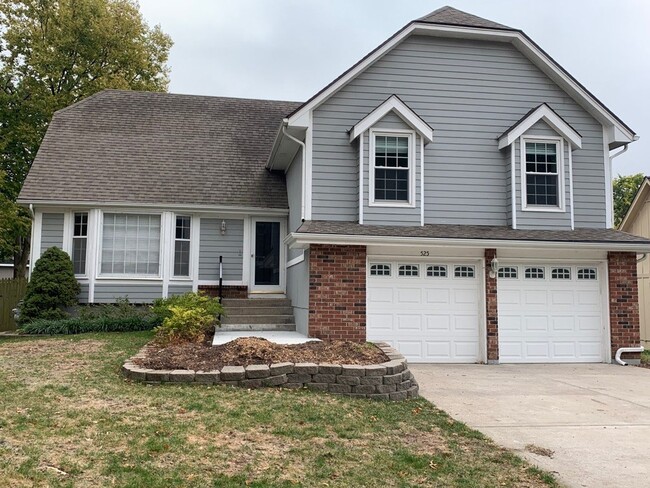 property at 525 SE Brentwood Dr