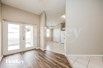 4718 Westwind Dr in Plant City, FL - Foto de edificio - Building Photo