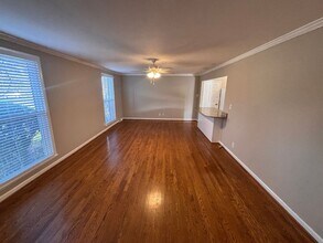 6325 Percy Dr in Nashville, TN - Foto de edificio - Building Photo