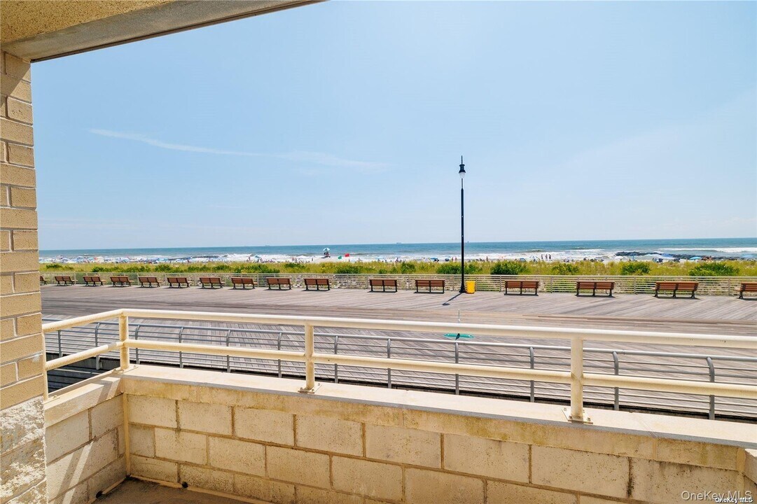 440 W Broadway in Long Beach, NY - Building Photo