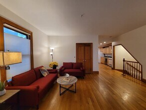 373 Washington St in Cambridge, MA - Building Photo - Building Photo
