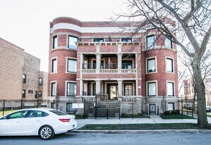 353 E 45th St in Chicago, IL - Building Photo