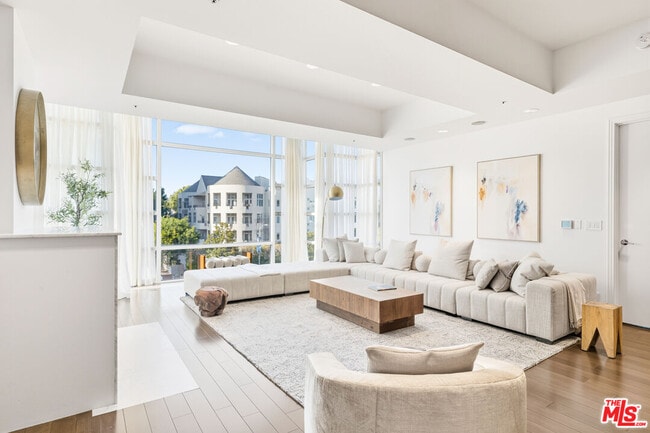 property at 10380 Wilshire Blvd