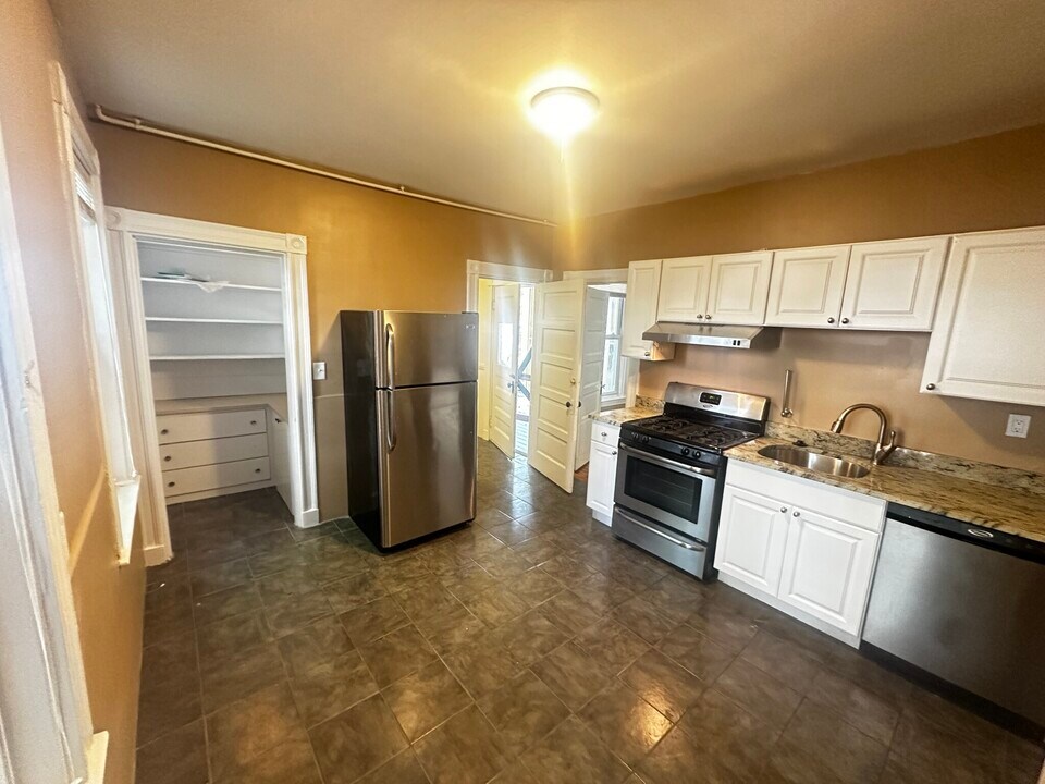 42 Calvin St, Unit 1L in Somerville, MA - Building Photo