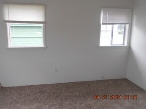313 E St-Unit -2 in Aberdeen, WA - Foto de edificio - Building Photo