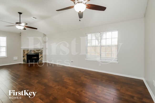 2210 Dublin Dr in League City, TX - Foto de edificio - Building Photo