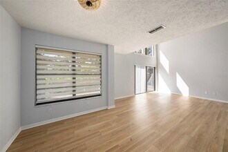 4008 Circlewood Ct in Tampa, FL - Building Photo - Building Photo