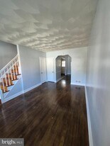 2863 Edgecombe Cir S in Baltimore, MD - Building Photo