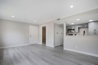 23356 La Mar in Mission Viejo, CA - Building Photo - Building Photo
