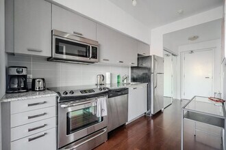 801 Bay St. in Toronto, ON - Building Photo - Building Photo