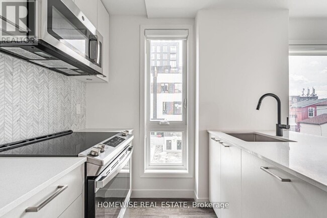 property at 20-T20 Ed Clark Gdns