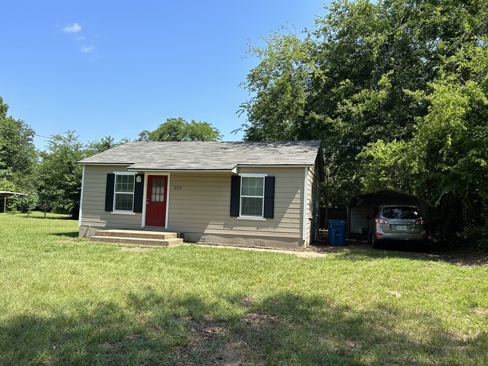 2713 Ledbetter St in Kilgore, TX - Building Photo