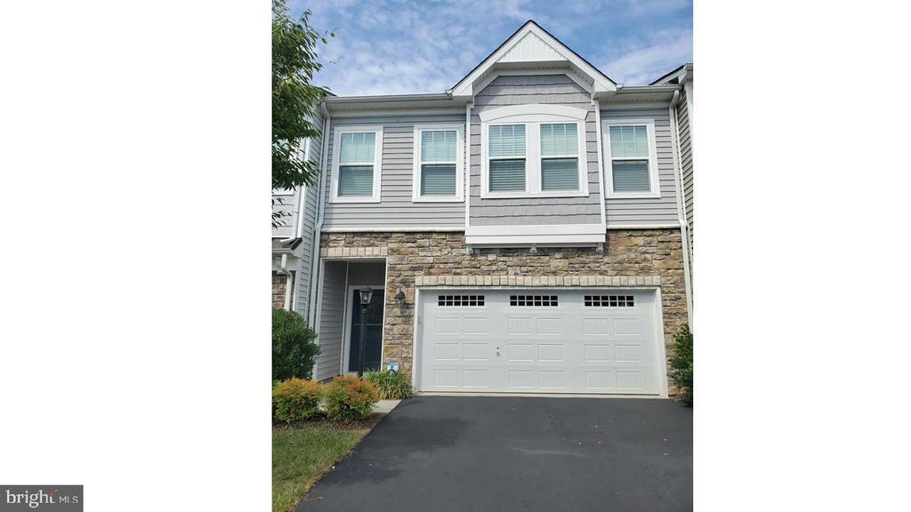 23605 Rose Leigh Terrace in Ashburn, VA - Building Photo
