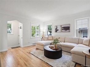 1027 S Wilson Ave in Royal Oak, MI - Building Photo - Building Photo