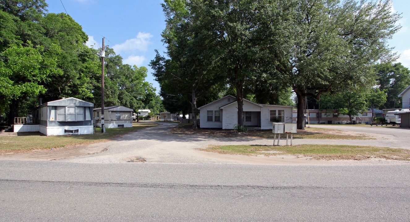 Steele Creek Mobile Home Park in Satsuma, AL - Building Photo