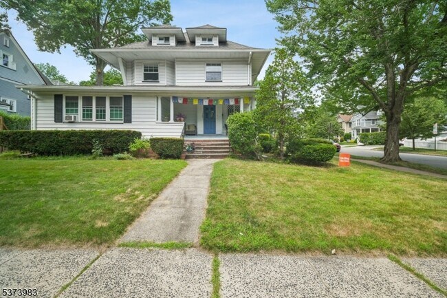 124 Midland Ave in Montclair, NJ - Building Photo - Building Photo