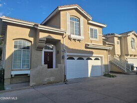 1690 Tanglebush Ln in Simi Valley, CA - Building Photo