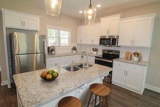 33 Grove Cir in Statesboro, GA - Building Photo - Building Photo