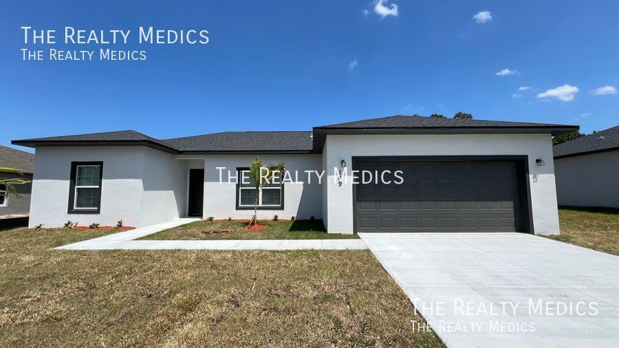 149 Hilton Ave NW in Palm Bay, FL - Foto de edificio