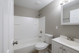 Graystone Henderson in Henderson, KY - Building Photo - Interior Photo