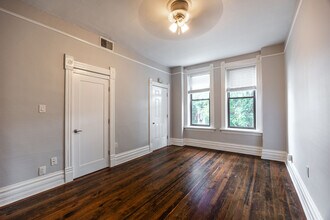 2031 W Moffat St, Unit 2 in Chicago, IL - Foto de edificio - Building Photo