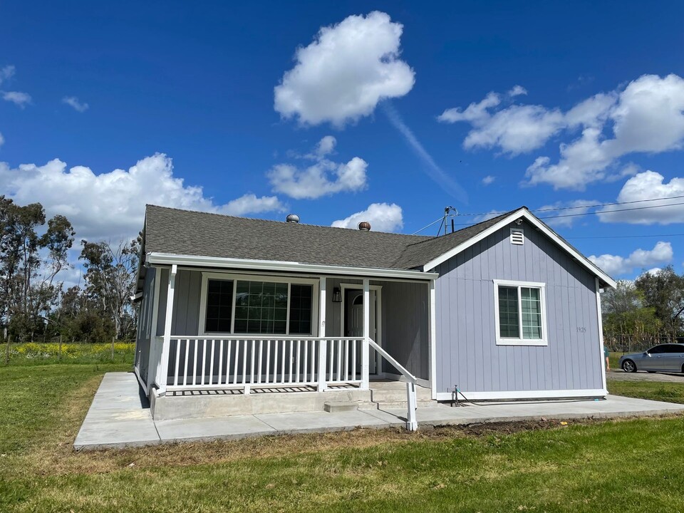 1925 I St in Rio Linda, CA - Building Photo