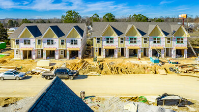 James Creek Townhomes in Ooltewah, TN - Building Photo - Building Photo