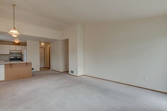 485 SW Bayshore Dr in Oak Harbor, WA - Building Photo - Building Photo