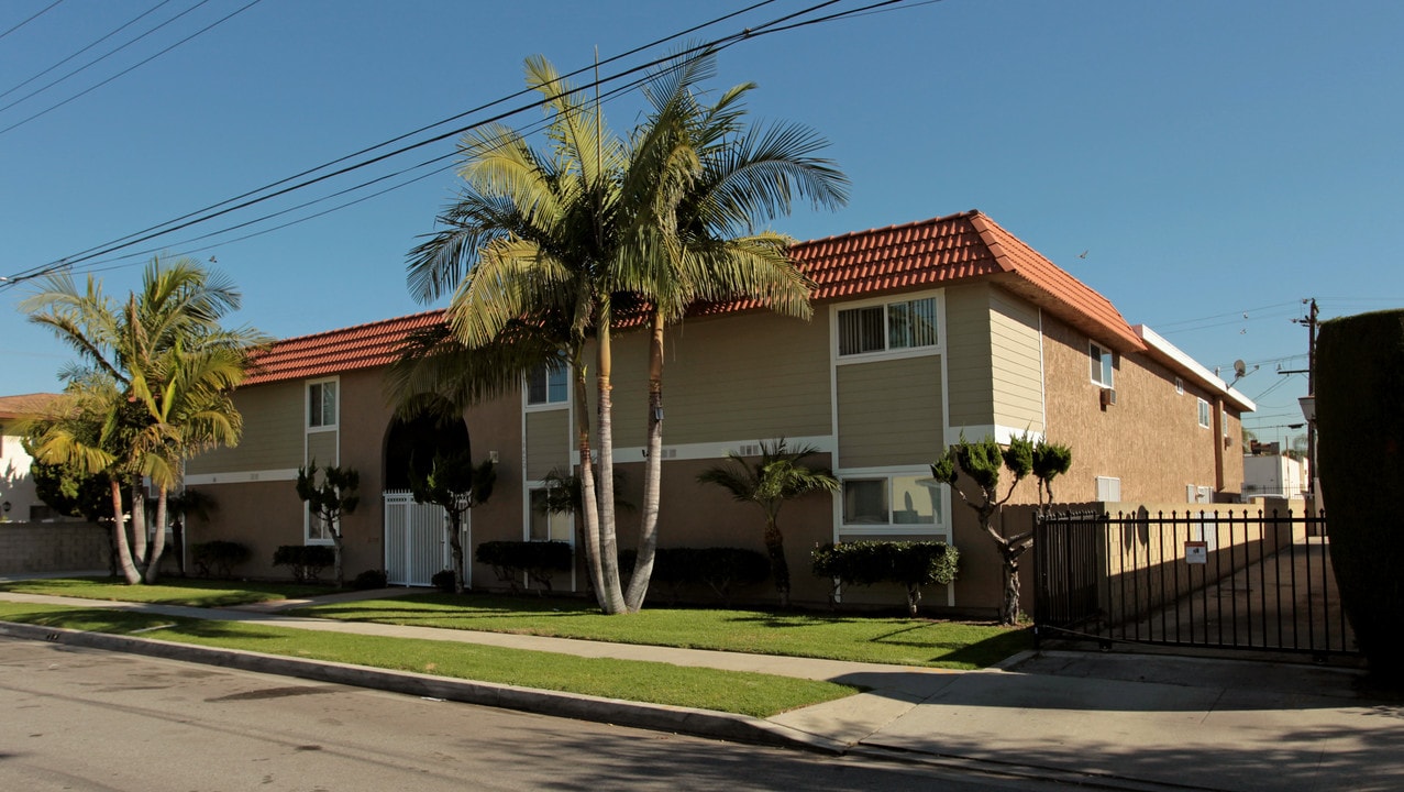 18422 Corby Ave in Artesia, CA - Foto de edificio