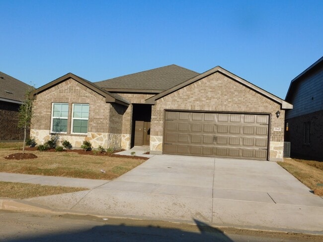 property at 3945 Oakcrest Ln