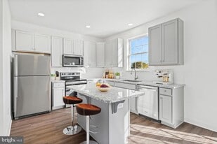 982 Lorewood Grove Rd in Middletown, DE - Building Photo