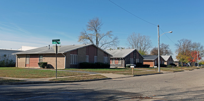 Park Manor in Dayton, OH - Building Photo - Building Photo