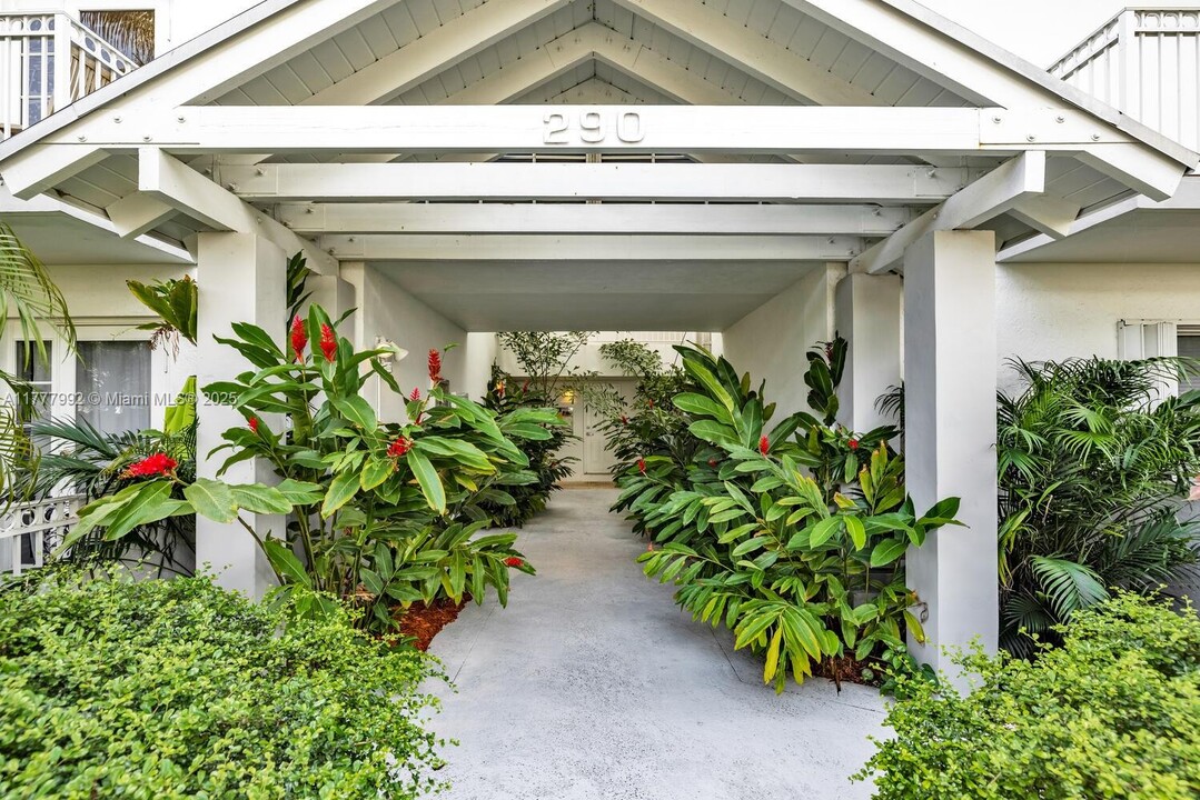 290 Sunrise Dr, Unit 312 in Key Biscayne, FL - Building Photo