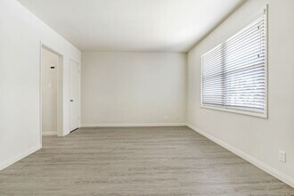 300 California Ave in Santa Monica, CA - Building Photo - Building Photo