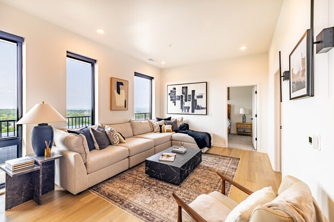 37 West Farnam