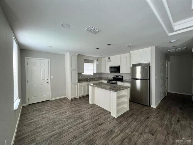 1312 Alta Vista Dr, Unit 3 in Progreso Lakes, TX - Building Photo - Building Photo