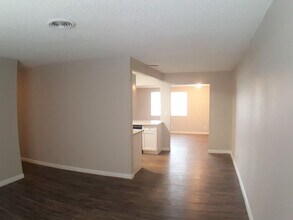 5483 Waltham Ln in Las Vegas, NV - Building Photo - Building Photo