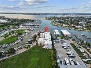 1302 Marina Bay Dr in Clear Lake Shores, TX - Building Photo - Building Photo