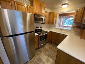 3051 E 42nd Ave in Anchorage, AK - Building Photo - Building Photo