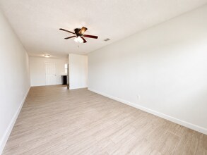 3415 Broadway, Unit 3 in West Palm Beach, FL - Foto de edificio - Building Photo